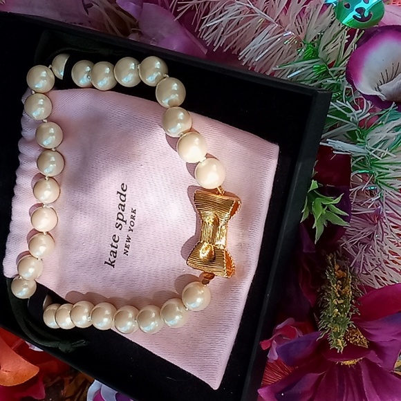Kate Spade "All Wrapped up" Pearls Short necklace and Bow Earrings Set - Picture 2 of 5